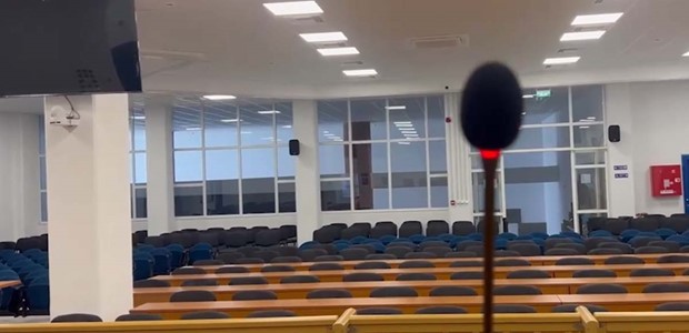 Τέμπη: Βίντεο με την αναδιαμορφωμένη αίθουσα της δίκης